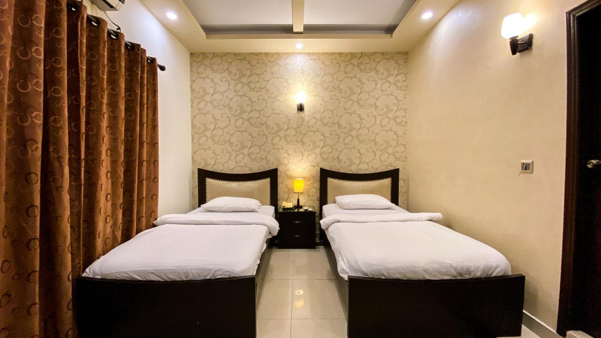 Royal Inn Hotel Karachi Ngoại thất bức ảnh