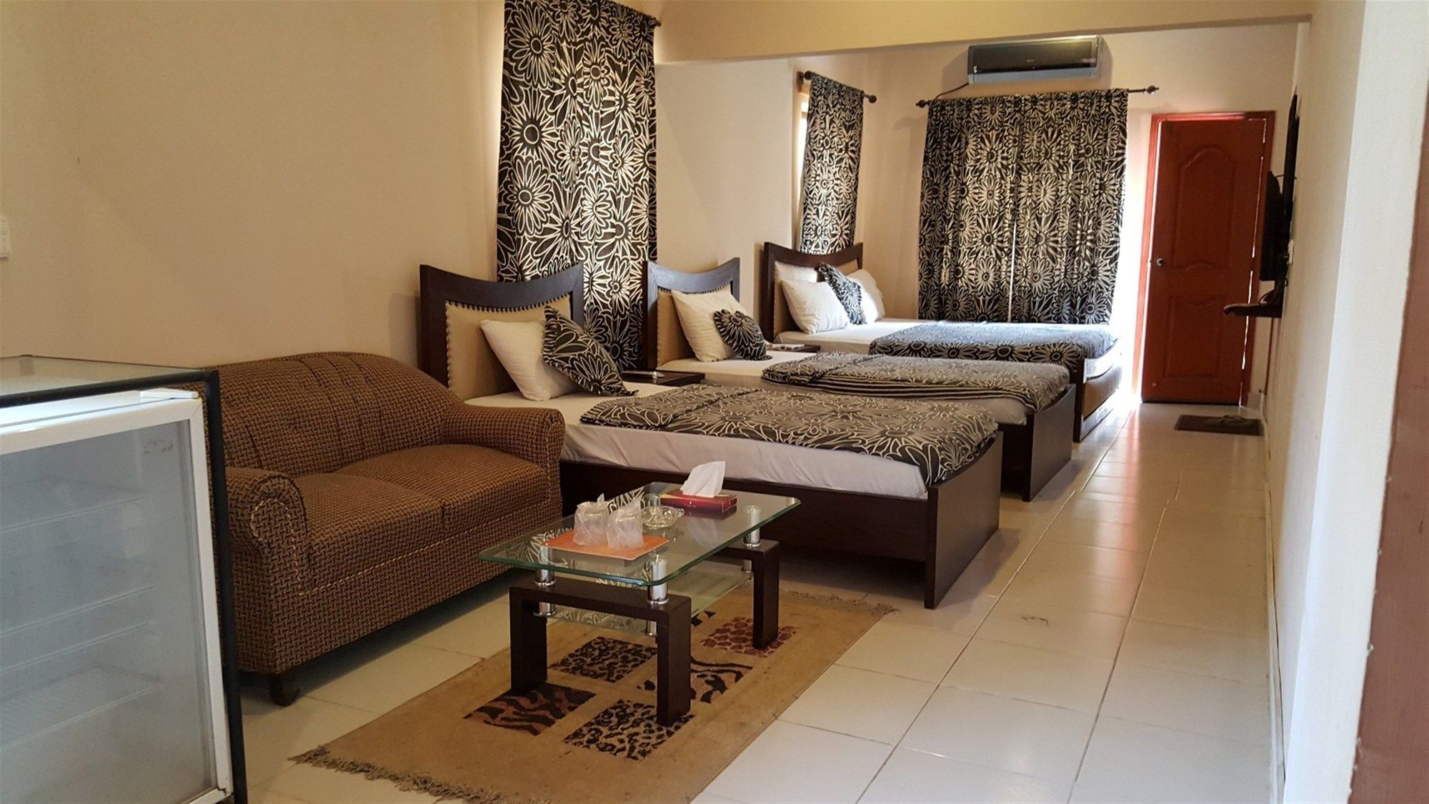 Royal Inn Hotel Karachi Ngoại thất bức ảnh