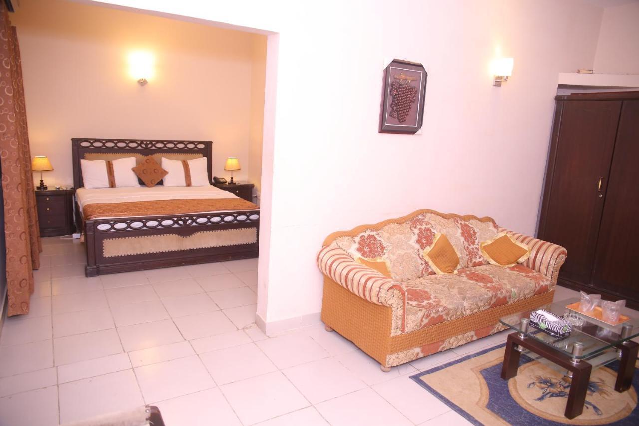 Royal Inn Hotel Karachi Ngoại thất bức ảnh